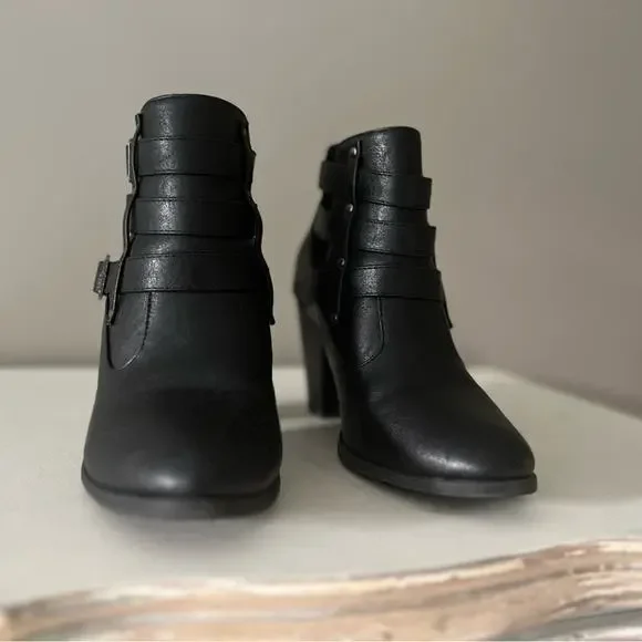 FOREVER Cut-Out Moto / Biker Heeled Booties with Silver Buckles & Studs Size 7.5 - Picture 5 of 7